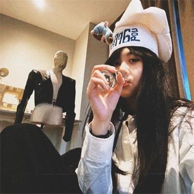 黑暗中的吟唱 封面